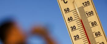 La chaleur frappe dès la fin mai, s'impose en juin, revient à la charge en juillet le bilan humain et matériel est lourd : La Canicule De Cet Ete A Provoque 1 500 Deces C Est 10 Fois Moins Qu En 2003 Midilibre Fr