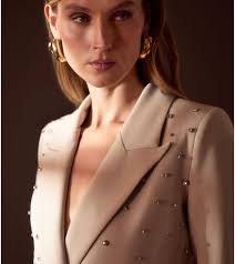 Vestido mídi com max fenda.