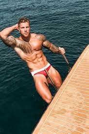 Marcuse on X: Filou @filou_fitt in MARCUSE Hubby red, new from Collection  19. t.codkWsshep2Z Thanks to photographer AleKing @alealeking and  @body_project2.0 for the beautiful image t.coh5TPx1tvRi  X