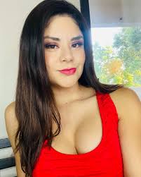 Natalie Vera's Instagram, Twitter & Facebook