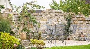 Selbst gebauter überdachter diy pavillon sitzplatz im garten aus holz mit tisch und metallstühlen im ibiza look für das urlaubsfeeling zu hause. Pin Auf Inspirationen