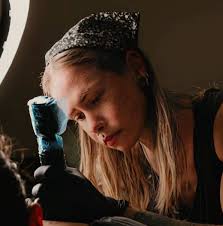 Who are some tattoo artists in Illinois specializing in witchy and cottage  core designs?