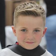 Potongan rambut model pemain sepak bola terkenal, ya untuk para cowok biasanya sering juga meniru model rambut pemain sepak bola seperti cr7. Boy Hair Style Ideas 2018 For Android Apk Download