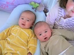 Les photos des jumeaux s'ajustent parfaitement à cet adorable cadre trop mignon que l'on m'a donné 💜💙 sa place n'est pas encore idéale mais on finira bien par trouver. Liste Des Aides Jumeaux Et Multiples