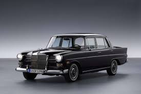 Historique La Mercedes Benz W110 Kleine Heckflosse 1961 1968 Voiture Mercedes Mercedes Benz Mercedes Benz Amg