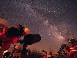 Dans les pyrénées, les lumières transforment nos paysages en toiles de maître inutile de vous rappeler la beauté du pic du midi, nous avons hâte de vous retrouver pour l'ouverture ce mercredi 19 mai ! Nuit Magique Au Sommet Du Pic Du Midi Pic Du Midi