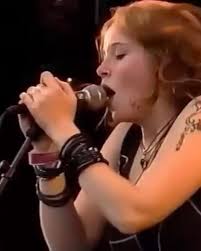 Hoy se cumplieron 30 años desde que The Gathering publicó Mandylion. El  álbum que marcó un antes y un después no solo en la trayectoria de la banda  sino que en la escena metalera general de esos años. ...