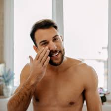 Allergische reaktionen, die kontaktakne auslösen, sind wie die akne vulgaris vor allem im gesicht, am oberkörper oder am rücken anzutreffen. Alles Was Sie Uber Aknenarben Und Ihre Behandlung Wissen Sollten Gq Germany