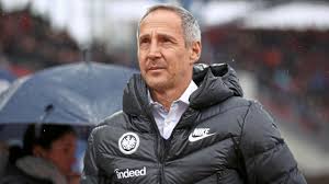 Wie sie es waren, ist er ein eleganter spieler mit spielgestalterischen fähigkeiten, drang zum tor und vor allem ganz viel spielfreude. Eintracht Trainer Adi Hutter Spieler Durfen Auch Mal Uber Mich Lachen Bundesliga Bild De