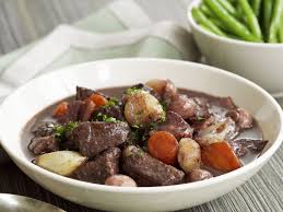 rindfleischragout in rotweinsosse auf franzosische rezept rezepte einfache gerichte lebensmittel essen