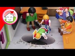 playmobil familie hauser ein loch im boden prank in der schule mit lena youtube playmobil play mobile lena
