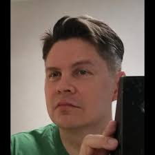 Tämän herraskartanon puistoteillä kelpaisi tepastella. Päiväkävelyn jälkeen  voisi ottaa kauneusunet joissakin näistä kauniista makuuhuoneista. ♥