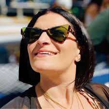 Can anyone personally recommend a Physio that specifically treats Sciatica  and/or Scoliosis? Thank you so much.