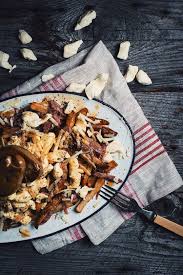 Poutine Au Canard Confit Fromage Le Fetard Et Demi Glace A La Biere Maudite Le Coup De Grace Confort Food Food Recipes