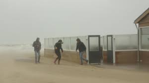 Op basis van het onderwerp, beschikbare uitzendtijd, inpasbaarheid in ons verhaal, etc. Rtl Nieuws A Twitter Foto De Zomerstorm Trotseren In Katwijk Mail Jouw Foto Van De Storm Naar Weerfoto Rtl Nl Oproep Http T Co Cidksru0bp