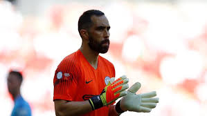 Claudio bravo is a chilean professional footballer who plays for manchester city in the english premier league and the chilean national football team. Claudio Bravo Leave Man City Archyde