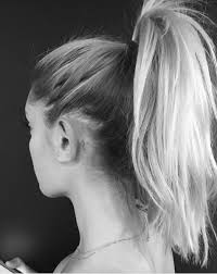 Démonstration en 10 modèles qui vont vous faire mettre votre collection de boucles au placard. Tatouage Derriere L Oreille Visages Enlaces 20 Idees De Tatouages Derriere L Oreille Jolis Et Discrets Elle