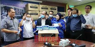 Inilah bangunan rtm sri aman yang terletak di kawasan bandar sri aman dan berhadapan dengan sebuah sekolah sjk(c) chung hua sri aman. Apm Daerah Sri Aman Serahkan 80 000 Topeng Muka Kepada Pusat Bencana Utusan Borneo Online