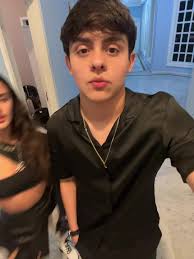 Momentos divertidos de Nick y José en la universidad