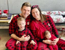 He is a member of the band backstreet boys, along with howie d., brian littrell, aj nick is the son of jane and robert carter. Nick Carter Official Site