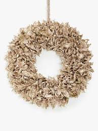 Las coronas navideñas son arreglos ornamentales que se pueden encontrar en los hogares si bien se pueden hacer de casi cualquier cosa, las coronas navideñas suelen estar hechas de vegetación. 20 Coronas De Navidad Especial Navidad