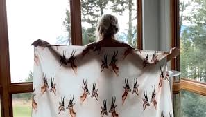 Beyond The Bedroom Style Beyond Age Montana Blogger In 2020 Fashion Over 50 Bedroom Styles 50 Fashion