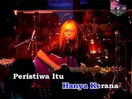 Dinginnya di malam ini / suasana pilu / terkenang daku kembali / sejarah silam / setelah engkau pergi / sepi hatiku / terpadamlah api cinta / musnah harapan / mengapa engkau May Sendiri Youtube