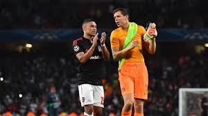 Szczęsny started his arsenal career at the age of 16 in 2006 and was identified by arsene wenger szczęsny seems to love arsenal from the bottom of his heart and has expressed a desire to stay. Viel Lob Von Szczesny Fur Sanchez Uefa Champions League Uefa Com