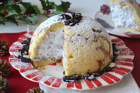 Per preparare il gran zuccotto di girelle e panna montate con la frusta, in una ciotola tagliate le girelle in 2 nel senso dello spessore e usatene quante servono per foderare uno stampo da zuccotto. Zuccotto Gelato Con Girelle Ricetta Zuccotto Gelato Con Girelle Di Misya