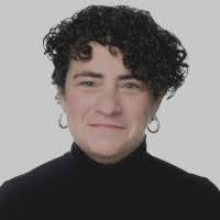 Beth Munden's Instagram, Twitter & Facebook