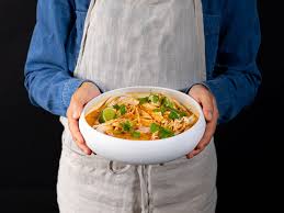 Rote Hahnchen Curry Suppe Mit 5 Zutaten Kitchen Stories Videorezept Recipe In 2020 Curry Red Curry Chicken Soup Kitchen