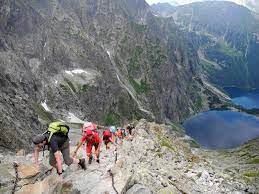 Na rysy najłatwiej i prawdopodobnie najszybciej można wbiec od strony słowackiej. 1 Day Trek To Rysy From The Polish Side 1 Day Trip Uimla Leader