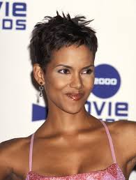 This halle berry inspired cut will show off your features and give you that confident look you need to compliment a strong personality. Halle Berry Short Hair Artofit