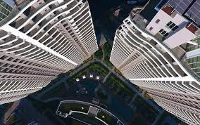 Windsor grande residences attracted purchasers such as actors priyanka chopra and shama sikander, singers sunidhi chauhan, sonu nigam, alka yagnik and mika singh, birla sunlife ceo pankaj razdan, industrialist jagmohan arora, the goenkas of texport textiles and businessman manish gandhi, among others. Windsor Grande Residences Oshiwara Andheri West Mumbai Luxury Homes