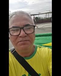 Pai de santo de Anitta, Sergio Pina, vai à manifestação pró Bolsonaro e  posta vídeo., "Não há um Brasil segregado, somos um só povo."