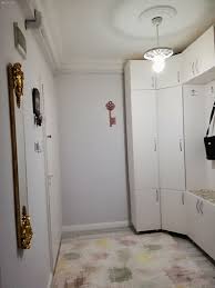 Basit bir ürün almak isteyenler için 160 tl'ye küçük bir dolabı, ayakkabılığı ve askılığı olan vestiyerler bulunabiliyor. Gercek Evlerden Antreleri Senlendiren Sahane Vestiyer Modelleri Ev Gezmesi