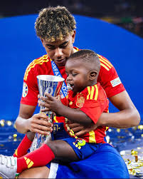 Lamine Yamal's little brother Keyne is living life 😭🔥