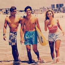 Sur la plage de malibu à los angeles, mitch buchannon dirige l'équipe des sauveteurs. 46 Baywatch Cast Wallpaper Ideas Baywatch Baywatch Tv Show Billy Warlock