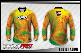 Desain baju sepeda full print warna hijau bergelombang tampil dengan hijau memang bisa membuat anda terlihat lebih fresh dan bersemangat saat beraktivitas bersepeda. Desain Kaos Sepeda Gunung The Dragon Motif Naga Warna Hijau Kuning