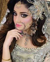 Awesome Bridal Photoshoot Of Alizeh Shah For Kashees In 2020 Pakistani Bridal Makeup Bridal Photoshoot Bridal Makeup Images