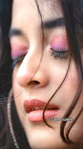 सब किताबें है गलत, सारे अदब झूठे है !! एक झूठे को ये लगता है के सब झूठे है  !! उसकी आवाज़ के जादू में घिरे है वरना, उसकी आँखें ये बताती