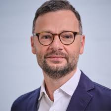 How to Stay Engaged with Your Work in Retail Sales