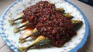 Resepi pindang ikan kembung 2 biji bawang merah 2 ulas bawang putih 2 inci halia 2 inci kunyit hidup 1 batang serai 3 keping. Resepi Ikan Kembung Masak Masam Manis Chef Home