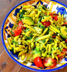 Warm Haricot Jaunes Avocado Tomato Salad With Lemon Basil Dressing Avec Images Recette Haricot Haricot Salade Haricot