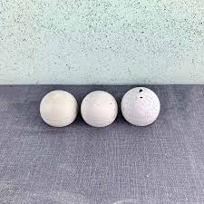 You´ll find two easy ways to color concrete. How To Color Concrete Crafts Pigment Tests Artsy Pretty Plants