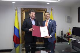 El ministro de defensa, diego molano aponte, tiene una experiencia de más de 25 años en cargos gerenciales en los sectores público y privado. Diego Molano Aponte Twitterren Firmado Proyecto De Acuerdo Q Sanciona A Los Colados Del Transporte Publico Ahora Pasa A Sancion Del Enriquepenalosa Concejodebogota Cedemocratico Sectormovilidad Transmilenio Policiabogota Https T Co Ljmhl0kk9c