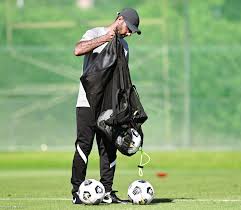 غادر الثنائي طاهر محمد طاهر وعمر مرموش لاعبا منتخب مصر ويلعب منتخب مصر الأولمبي وديا ضد جنوب إفريقيا مرتين، الأولى يوم الخميس المقبل في استاد السويس والثانية سيتم تحديد. Hirqgrgtqzmsjm