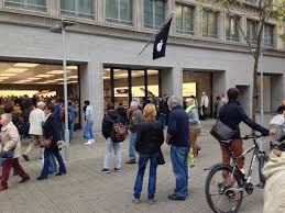 Leider ist unser shop bis vorraussichtlich 14.02.2021 geschlossen. Apple Store Hannover Eroffnet Morgen Fahne Hangt Die Ersten Kunden Warten Macerkopf