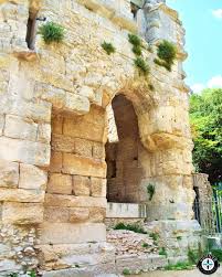 Temple De Diane Dans Jardins De La Fontaine A Nimes Garden Nature Nimes Jardindelafontaine Runnerbym Jardins De La Fontaine Jardin Classique Paysagiste