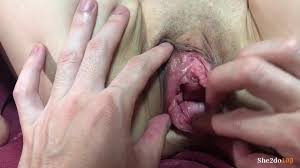 個人撮影】潮吹きグロまんで遊んでフィストファックをぶち込む主観映像を楽しむエロ動画【素人】 - FAPCAT